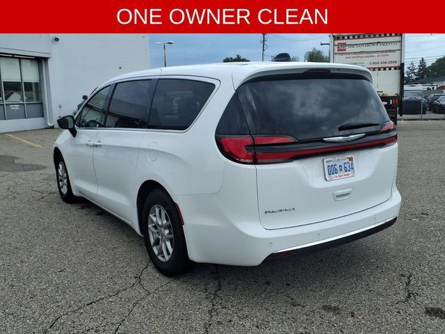 Used 2024 Chrysler Pacifica Touring-L FWD image 7