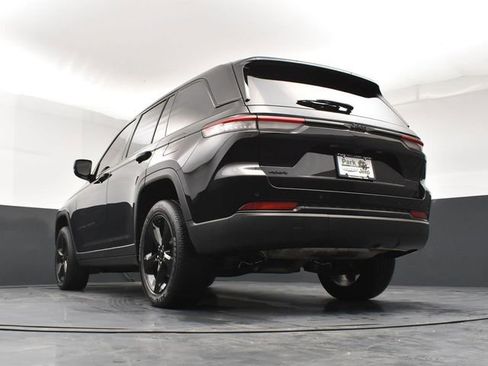 Used 2023 Jeep Grand Cherokee Altitude image 22