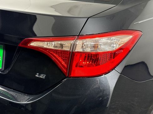 Used 2018 Toyota Corolla L image 33