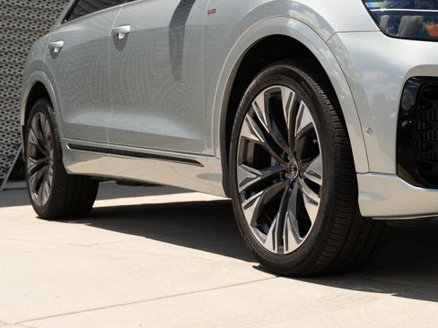 Certified 2025 Audi Q8 Premium Plus w/ Premium Plus Package AWD/4WD image 34