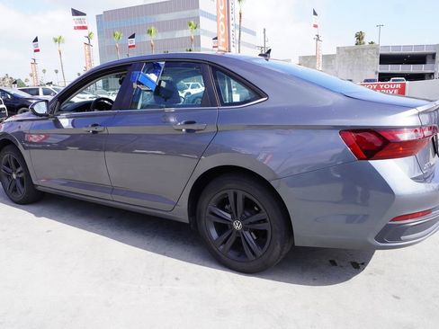 Used 2023 Volkswagen Jetta SE FWD image 5