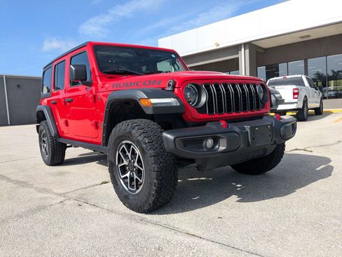 Used 2024 Jeep Wrangler Unlimited Rubicon AWD/4WD image 2