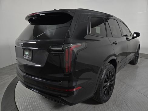 Used 2023 Cadillac XT6 Sport w/ LPO, ONYX Package image 5