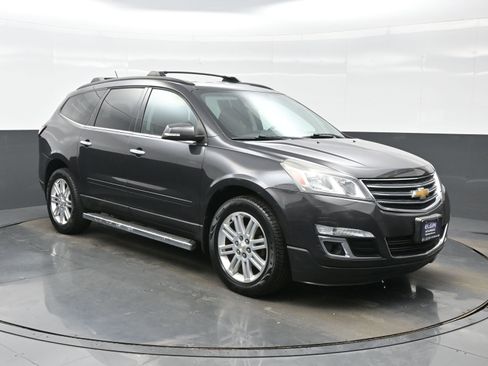 Used 2015 Chevrolet Traverse LT w/ Style and Technology Package image 8
