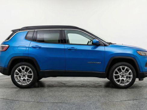 Used 2025 Jeep Compass Limited AWD/4WD image 11