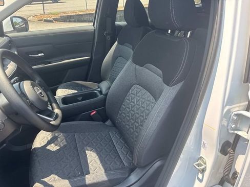 Used 2025 Nissan Kicks SV FWD image 24