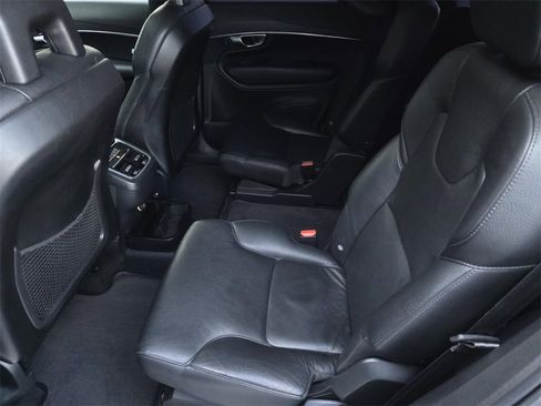 Used 2020 Volvo XC90 T6 Momentum image 13