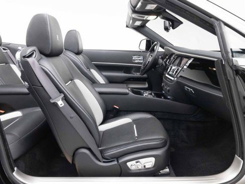 Used 2019 Rolls-Royce Dawn RWD image 14