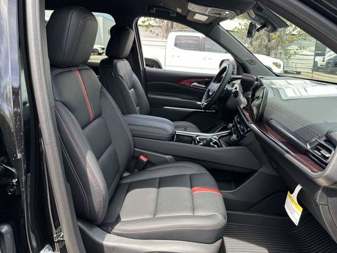 New 2026 Chevrolet Traverse RS w/ LPO, Floor Liner Package FWD image 19