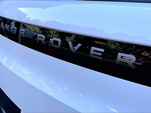 Used 2025 Land Rover Range Rover Sport image 7