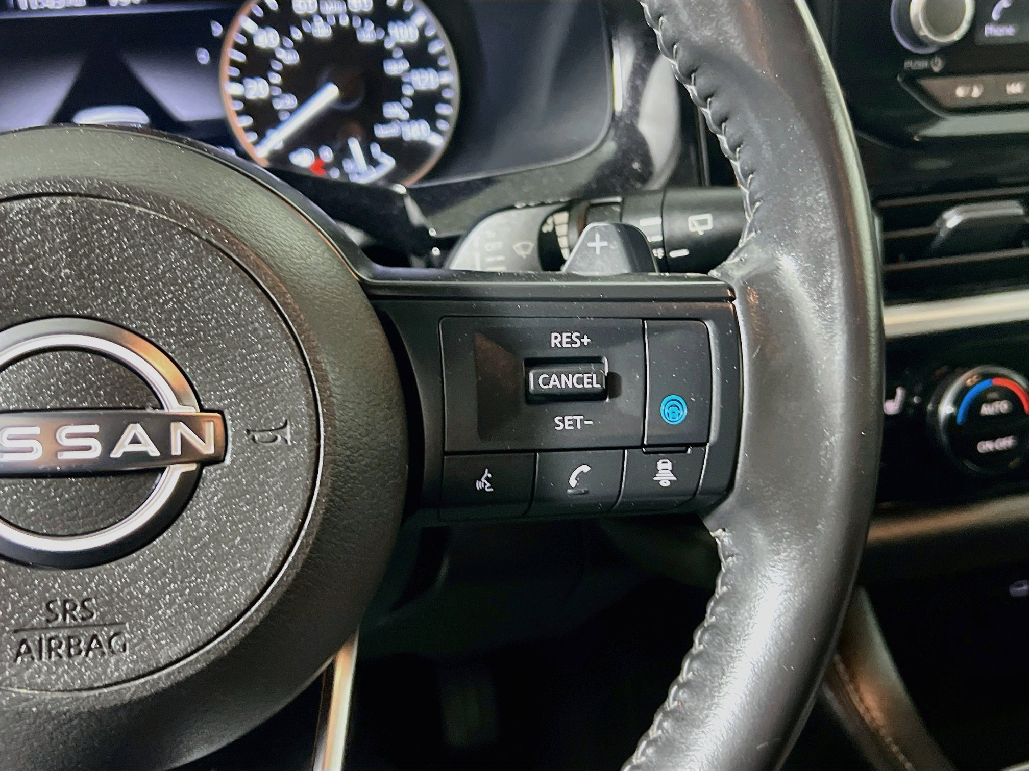 Used 2024 Nissan Pathfinder SV FWD image 19