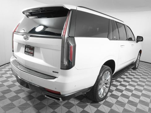 Used 2022 Cadillac Escalade ESV Premium Luxury w/ LPO, Radiant Package image 5