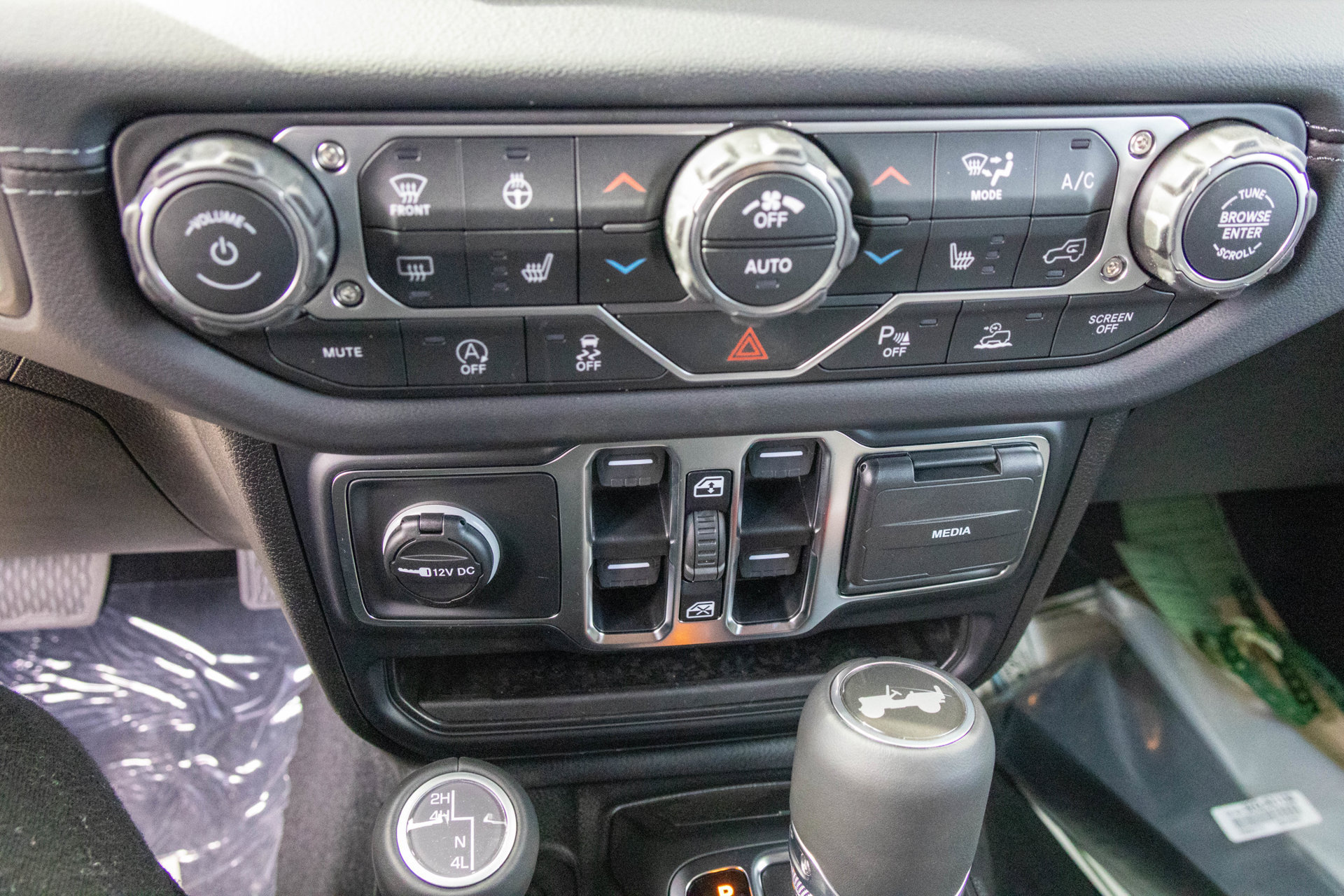 New 2027 Jeep Wrangler Unlimited Sahara AWD/4WD image 22