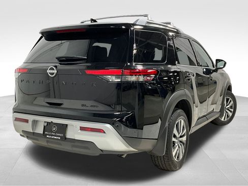 Used 2025 Nissan Pathfinder SL w/ Black Appearance Package image 5