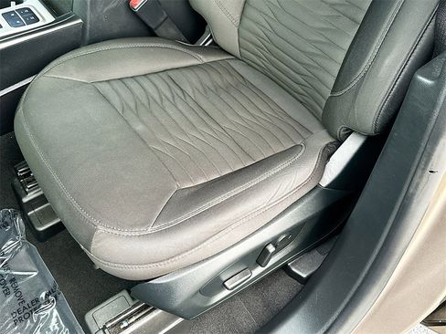 Used 2021 Ford Explorer XLT image 18