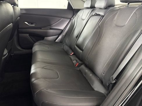 Used 2023 Hyundai Elantra Limited w/ Preferred Accessory Package image 15