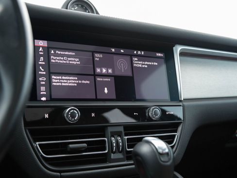 Used 2022 Porsche Macan S image 25