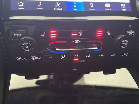 Used 2022 Jeep Grand Cherokee Limited 4xe image 29