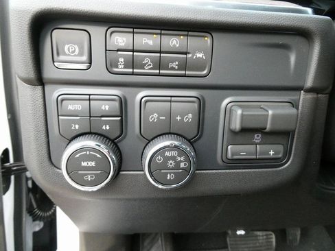 New 2026 Chevrolet Suburban High Country image 27