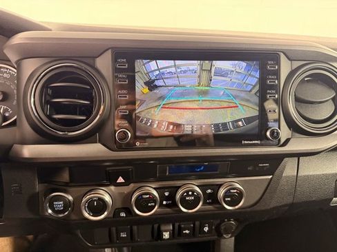 Used 2022 Toyota Tacoma TRD Off-Road AWD/4WD image 21
