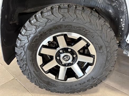 Used 2019 Toyota 4Runner SR5 Premium image 9