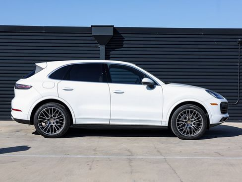Certified 2022 Porsche Cayenne image 8
