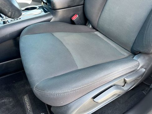 Used 2020 Nissan Pathfinder S FWD image 18