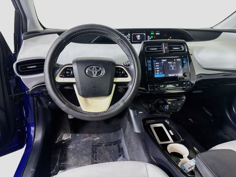 Used 2016 Toyota Prius Four Touring FWD image 17