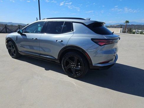 Used 2024 Chevrolet Equinox EV RS FWD image 6