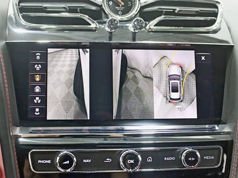 Used 2023 Bentley Bentayga AWD/4WD image 20