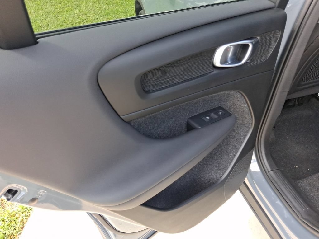 Used 2023 Volvo C40 Recharge Core AWD/4WD image 11