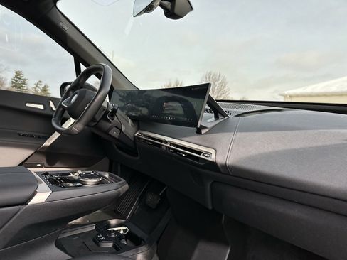 Certified 2025 BMW iX xDrive50 w/ Premium Package image 28