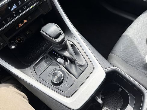 Used 2025 Toyota RAV4 XLE AWD/4WD image 19