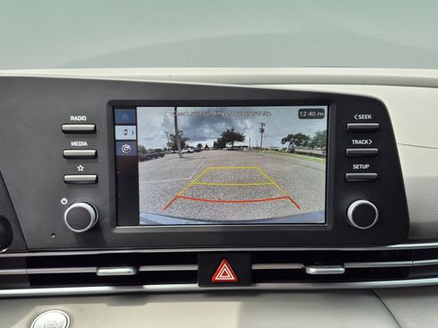 Used 2025 Hyundai Elantra Hybrid FWD image 22