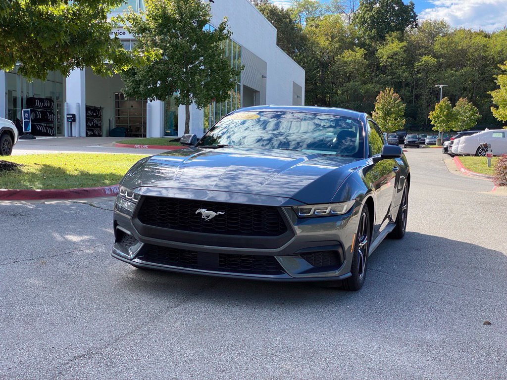 Used 2024 Ford Mustang Coupe RWD image 3