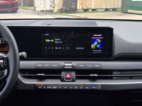 Used 2025 Kia K4 LXS image 18