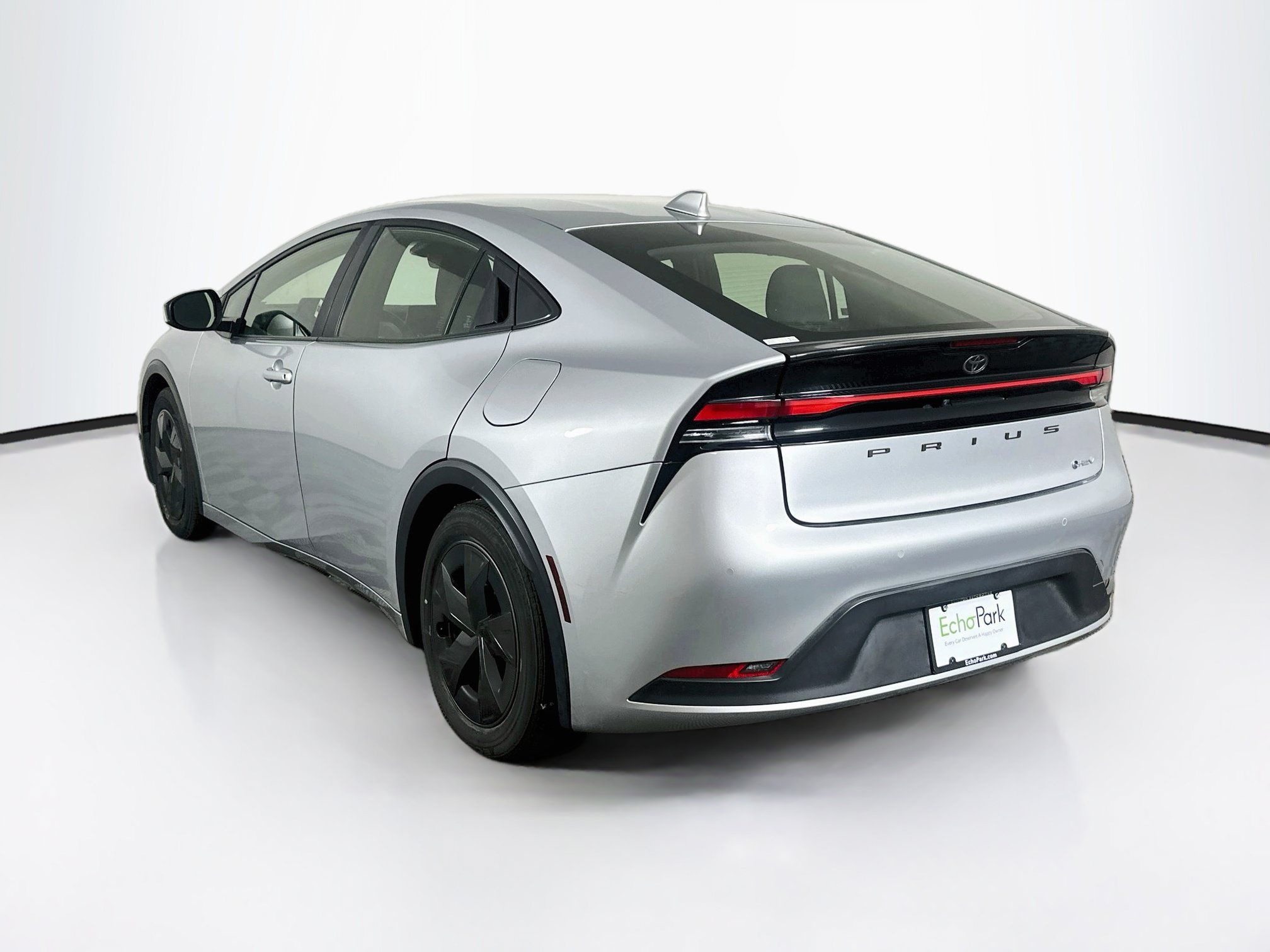 Used 2025 Toyota Prius LE FWD image 5