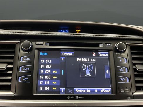 Used 2015 Toyota Highlander XLE image 18