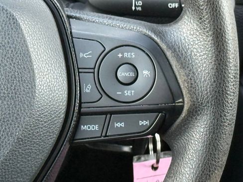 Used 2021 Toyota RAV4 LE AWD/4WD image 28
