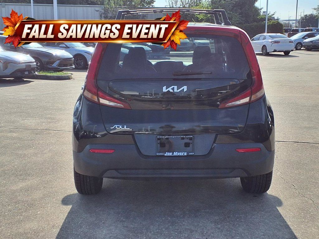 Certified 2022 Kia Soul LX w/ Technology Package FWD image 8