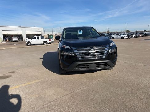 Certified 2024 Nissan Rogue SV image 2