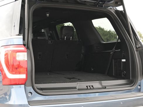 Used 2020 Ford Expedition XLT w/ Equipment Group 202A AWD/4WD image 23