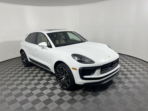 Certified 2026 Porsche Macan AWD/4WD image 9