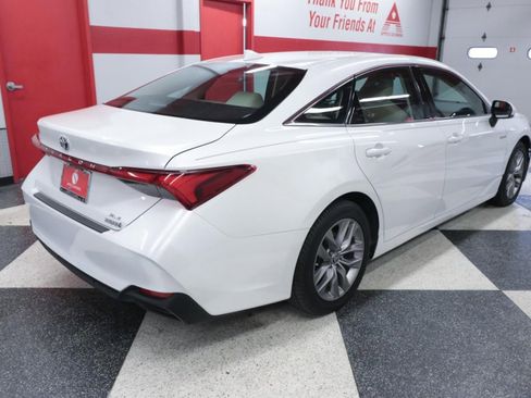 Used 2021 Toyota Avalon XLE w/ Moonroof Package image 7