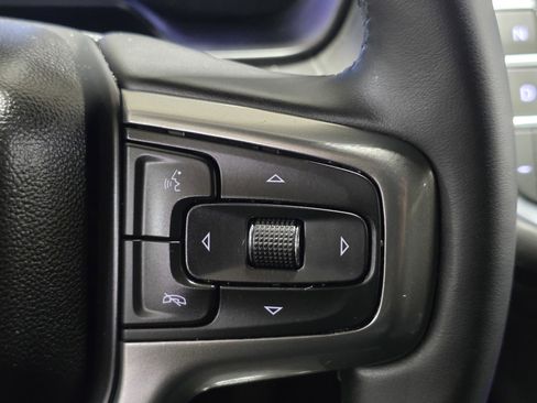 Used 2023 Chevrolet Suburban LT w/ Luxury Package image 32