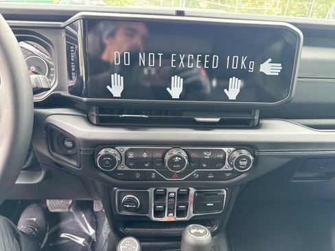 New 2026 Jeep Wrangler Unlimited Sahara AWD/4WD image 22