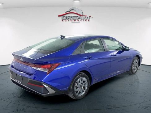 Used 2024 Hyundai Elantra SEL image 17