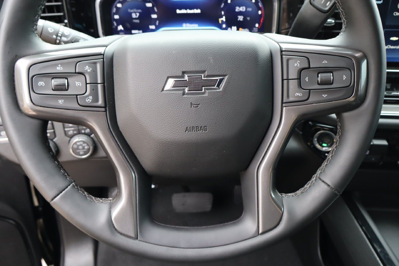 Used 2025 Chevrolet Silverado 2500 ZR2 w/ Technology Package AWD/4WD image 23