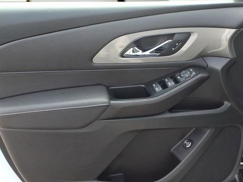 Certified 2023 Chevrolet Traverse LT FWD image 8