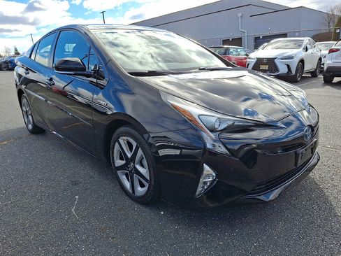 Used 2018 Toyota Prius Four Touring image 3